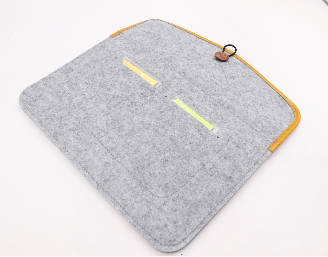 Felt Tablet Sleeve | 34x21cm | Light gray